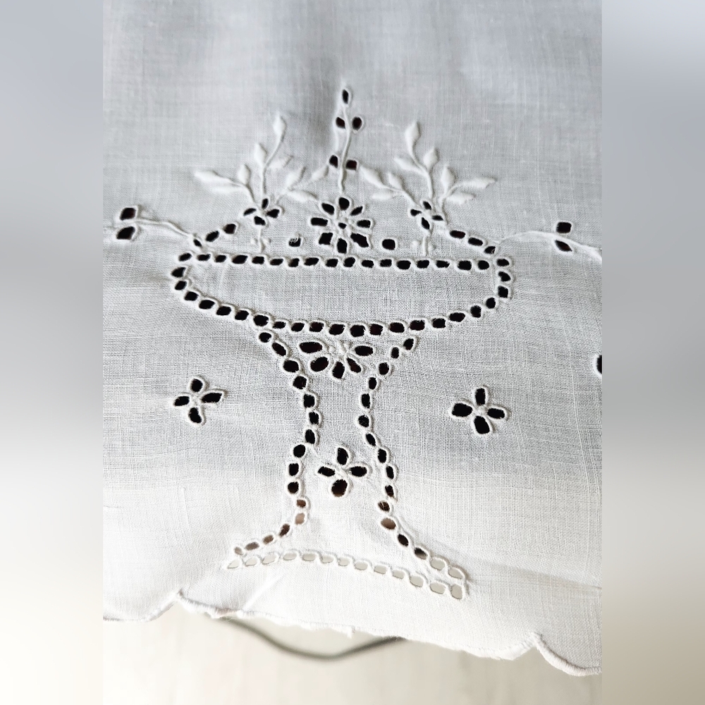 VINTAGE BRODERIE ANGLAISE TABLE RUNNER